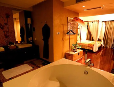 青岛市南区养生会所的黄昏恋：当爱情遇上八十岁